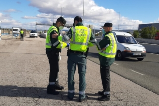 La Fiscalía llama a los ciudadanos a hacer de policías, denunciando a otros conductores prueba drogas control guardia civil