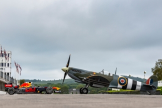 Vídeo: Max Verstappen en un Fórmula 1 contra un Spitfire Red Bull Max Verstappen vs Spitfire