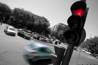 Multavenganza: hace que su pretendiente se salte 49 semáforos con el coche de su ex Semaforos rojos