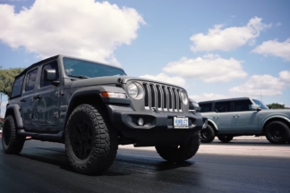 Vídeo: Ford Bronco contra Jeep Wrangler. ¿Cuál es más rápido en aceleración? ford bronco contra jeep wrangler
