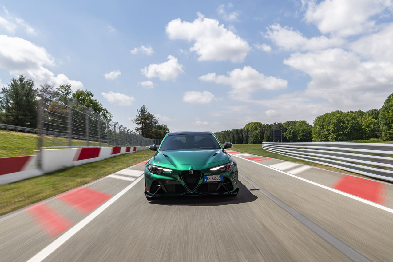 prueba en el circuito de Balocco del Alfa Romeo Giulia GTAm