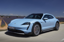 Porsche Taycan Cross Turismo movimiento
