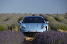 Porsche Taycan Cross Turismo frontal lavanda