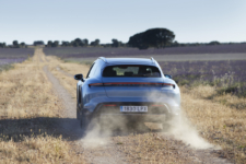 Porsche Taycan Cross Turismo trasera off road