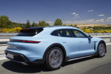 Porsche Taycan Cross Turismo barrido lateral