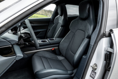 Porsche Taycan Cross Turismo asientos delanteros