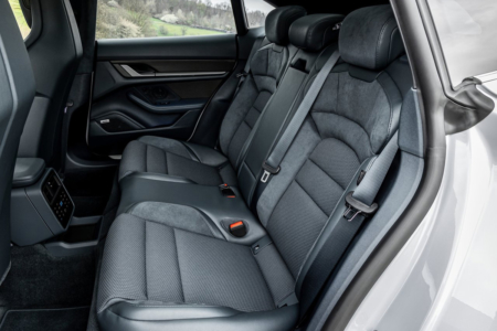 Porsche Taycan Cross Turismo asientos traseros