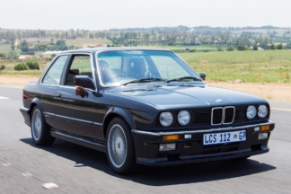 BMW 333i E30: el exclusivo M3 sudafricano con la mano de Alpina BMW 333i E30 M3 sudafricano carretera
