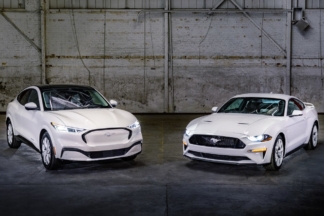 Mustang Ice White Edition: llegan las versiones más gélidas del coupé y el Mach-E Mustang Ice White