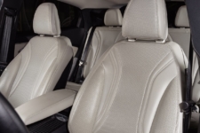 Mustang Ice White Mach-E asientos