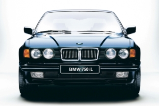 El BMW Serie 7 (E32) de 1987 equipaba teléfono satélite y un fax en la guantera bmw serie 7 e32 telefono satelite fax guantera