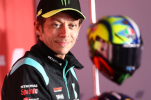 Valentino Rossi se retira de MotoGP, pero se pasa a los coches Valentino Rossi se retira de MotoGP