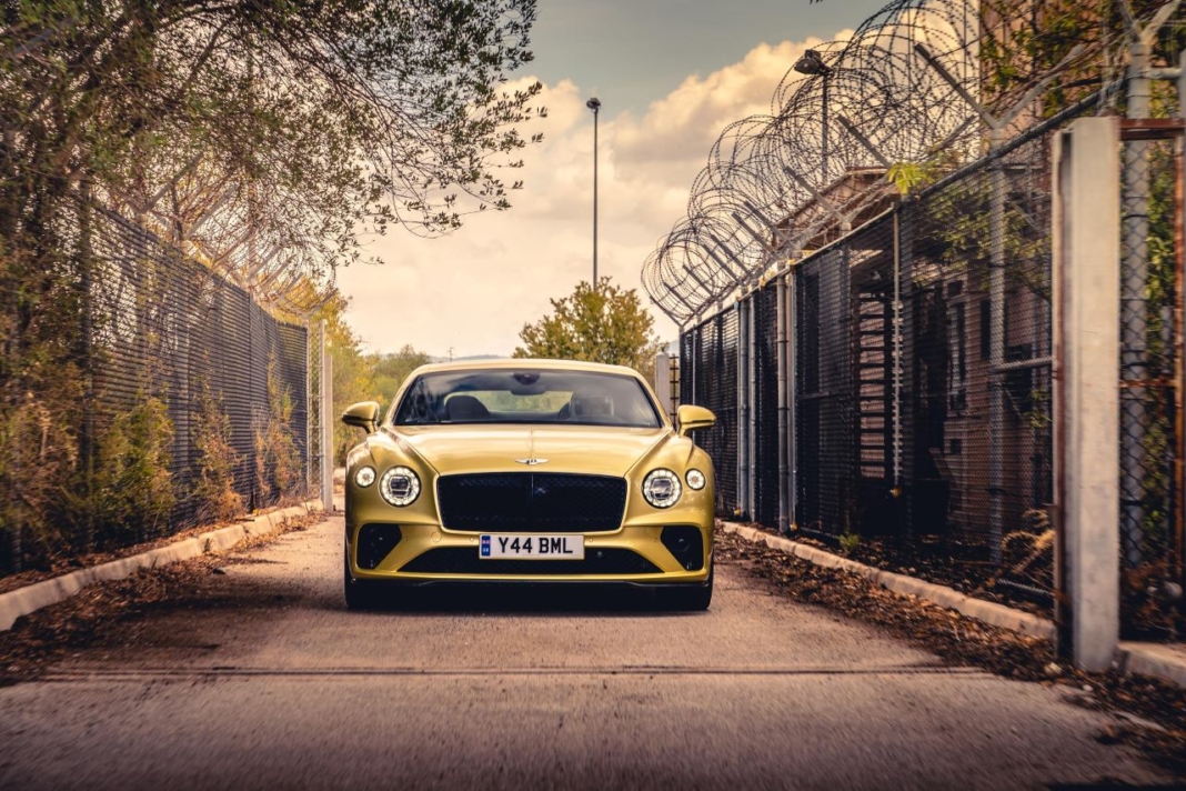 Bentley convierte una base militar abandonada 4