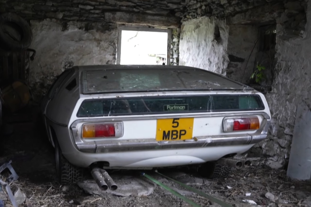 Lamborghini Espada abandonado
