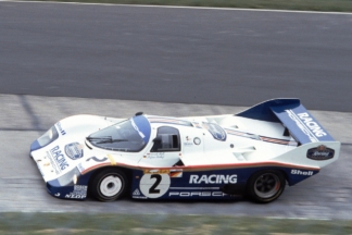 Vídeo: a bordo del Porsche 956 de Derek Bell en los 1000 km de Nürburgring de 1983 Porsche 956 1000 km nurburgring 1983
