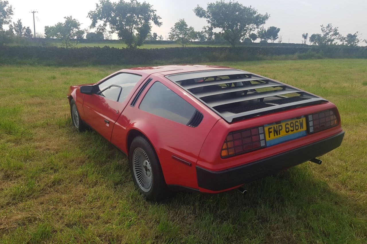 venta delorean dmc-12 pintado rojo