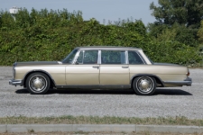 Mercedes-Benz 600 limousine