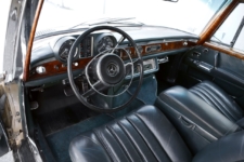 Mercedes-Benz 600 limousine