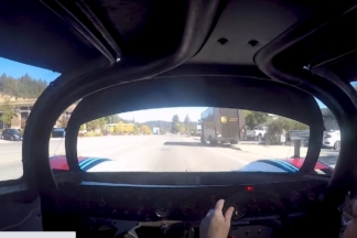 Vídeo: ¿cómo se conduce un Lancia LC2 Le Mans Grupo C de 1984 en la calle? Lancia LC2 Le Mans Grupo C