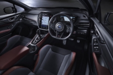 Este es el nuevo Subaru WRX S4, exclusivo para el mercado japonés, con motor bóxer 2.4 litros turbo de 275 CV y tracción integral