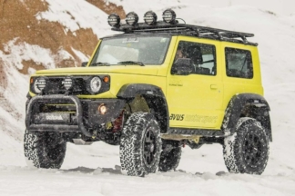 Así de espectacular es este Suzuki Jimny con ejes pórticos y doble altura libre al suelo Suzuki Jimny con ejes pórticos