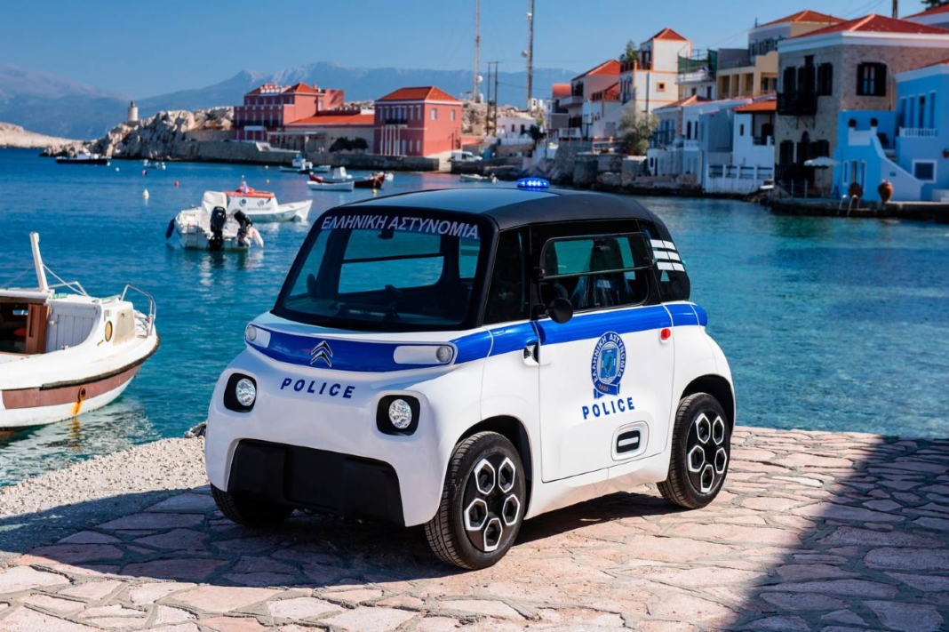 Citroën Ami coche policía