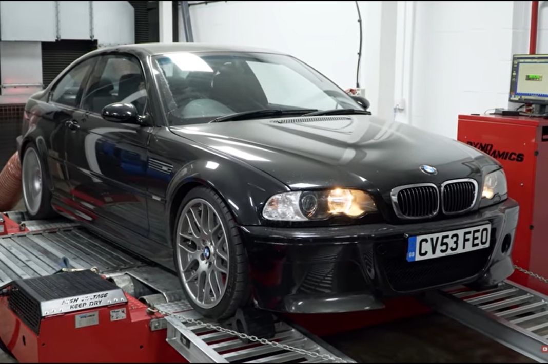 BMW M3 CSL contra un banco de potencia