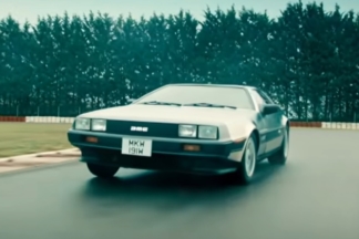 Vídeo: ¿Cómo se comporta el DeLorean DMC-12 en circuito? DeLorean DMC-12 en circuito