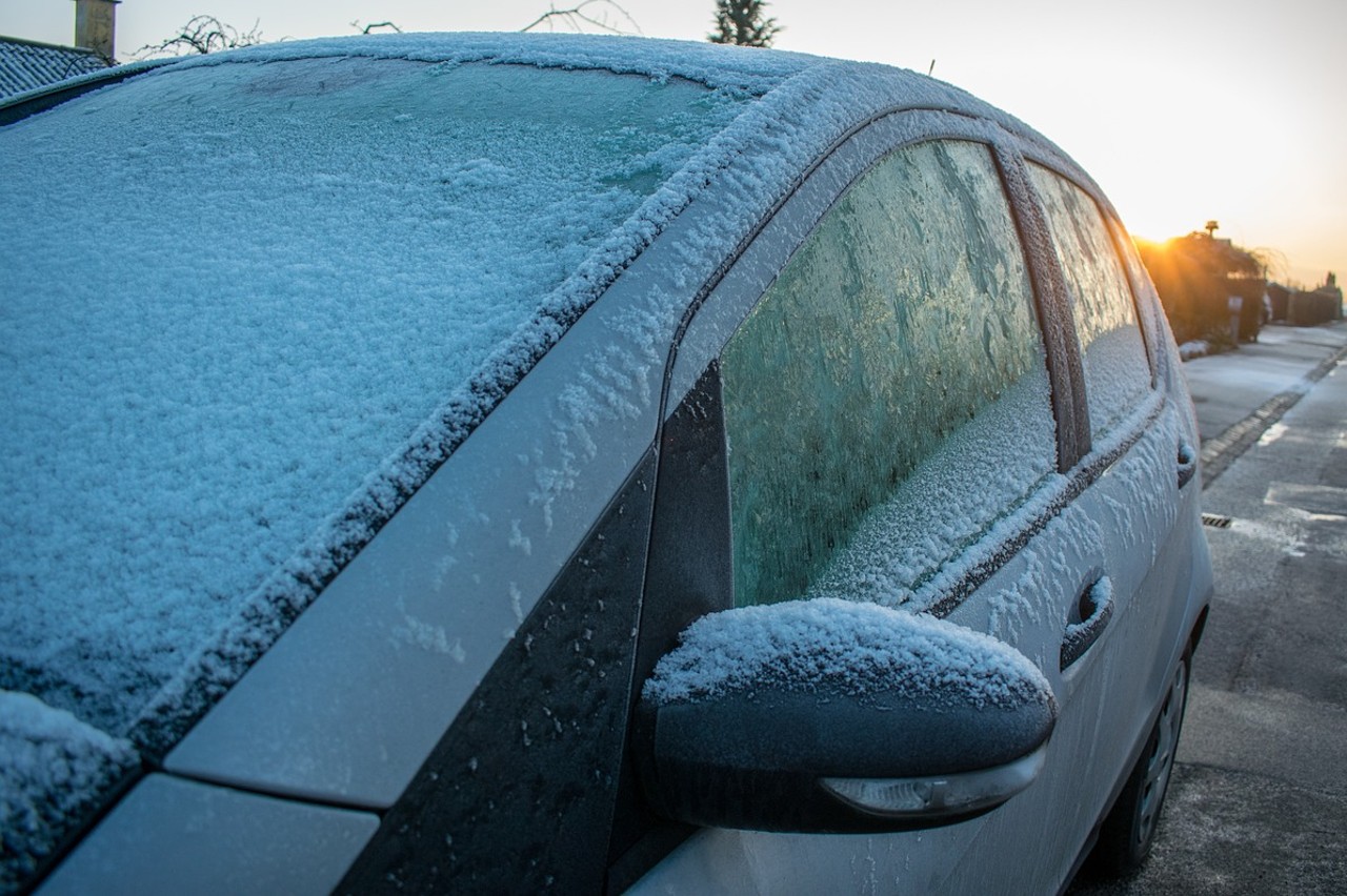 eliminar el hielo del parabrisas