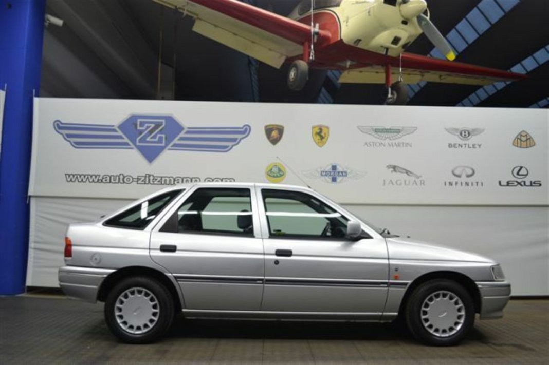 Original Ford Ghia X Schriftzug/Emblem Heck 1132603 | Ford Online