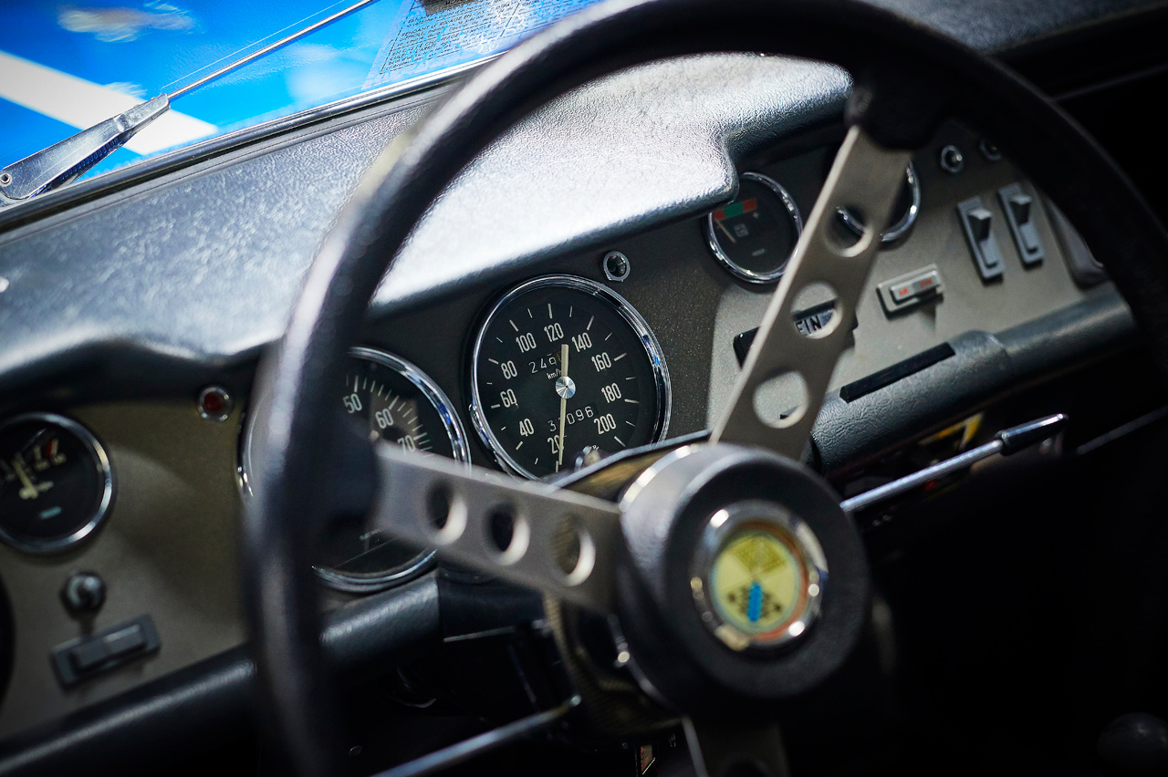 volante y cuadro instrumentos del Renault 8 Gordini 1300