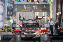 La española Alba Sánchez y el catarí Nasser Al-Attiyah ganan el Rallye de Omán podio Alba Sánchez y Nasser Al-Attiyah en el Rallye de Omán