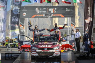 La española Alba Sánchez y el catarí Nasser Al-Attiyah ganan el Rallye de Omán podio Alba Sánchez y Nasser Al-Attiyah en el Rallye de Omán