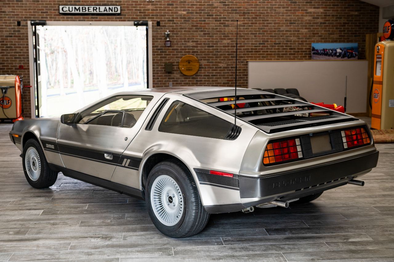 DeLorean DMC-12