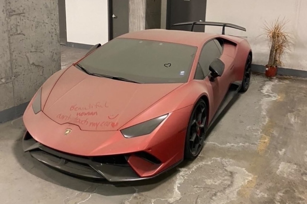 lamborghini huracan performante abandonado parking