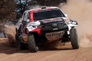 Nos subimos a los Toyota Hilux de Al-Attiyah y Esteve, ¡qué aparatos!