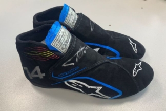 A subasta con fines benéficos unos botines de competición de Fernando Alonso subasta botines competicion fernando alonso