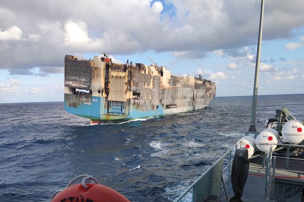 Se hunde el barco cargado con vehículos de Volkswagen, Audi, Porsche y Periodismo Se hunde el barco cargado con vehículos de Volkswagen, Audi, Porsche y Periodismo