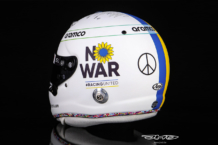 Sebastian Vettel estrena casco en apoyo a Ucrania con la letra de 'Imagine' de John Lennon Sebastian Vettel casco Ucrania