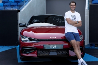 Vídeo: Rafa Nadal presume de su KIA EV6 en Instagram Rafa Nadal presume de su KIA EV6