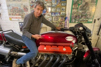 VÍDEO: esta moto tiene un motor 8.0 V10 de un Dodge Viper moto motor Dodge Viper