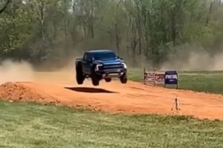 Vídeo: salta con un Ford F-150 Raptor y acaba fracturando su espalda sata ford f-150 raptor fractura espalda