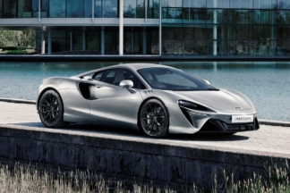 McLaren rinde homenaje a la reina de Inglaterra con el Artura Elizabeth II Artura Elizabeth II