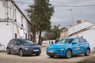 El pueblo más pequeño de España ya tiene su primer coche eléctrico Con solo cuatro habitantes, el pueblo más pequeño de España ya tiene su primer coche eléctrico, gracias al programa VIVe de Hyundai.
