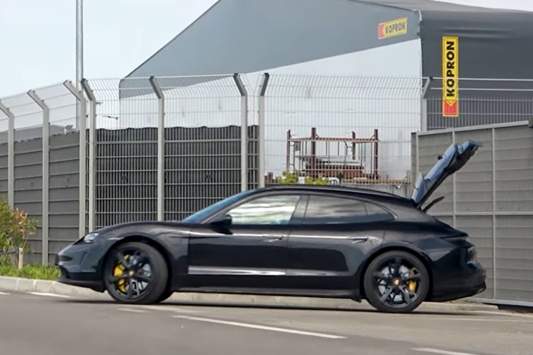 Porsche Taycan Cross Turismo Lamborghini