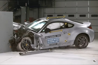 Vídeo: primeras pruebas de choque del Toyota GR86 y Subaru BRZ 2022 Toyota GR86 y el Subaru BRZ pruebas seguridad IHHS