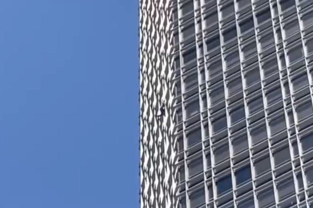 escalador arrestado trepar sede general motors detroit