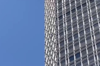 Vídeo: escalador arrestado por trepar la sede de General Motors en Detroit escalador arrestado trepar sede general motors detroit