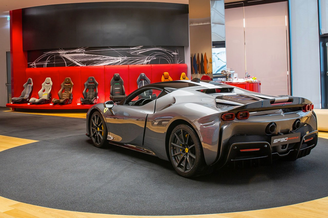 Los famosos que aparecen en la lista negra de Ferrari y no pueden comprar sus coches