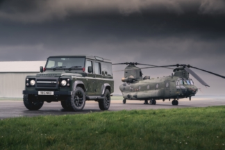 TECNIQ presenta el restomod ‘Q40 Defender’ inspirado en un helicóptero de combate tecniq q40 defender restomod